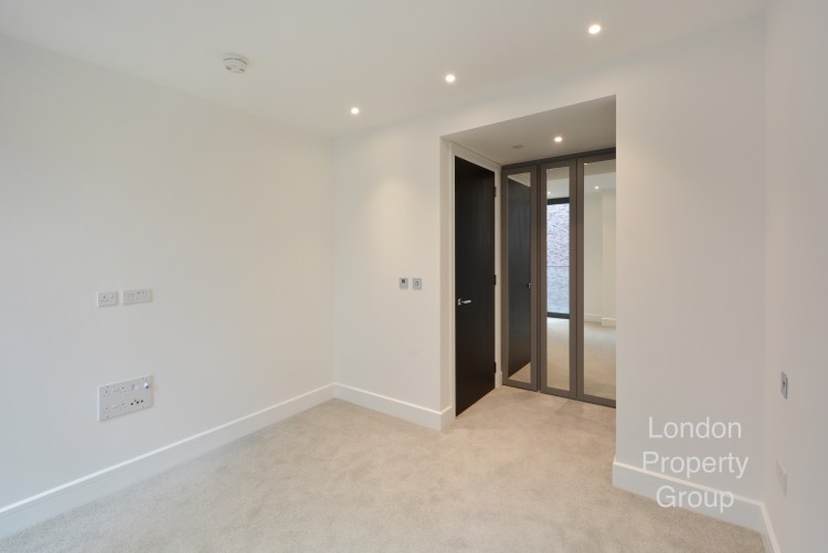 Neroli House, 14 Piazza Walk - london - London Property Group